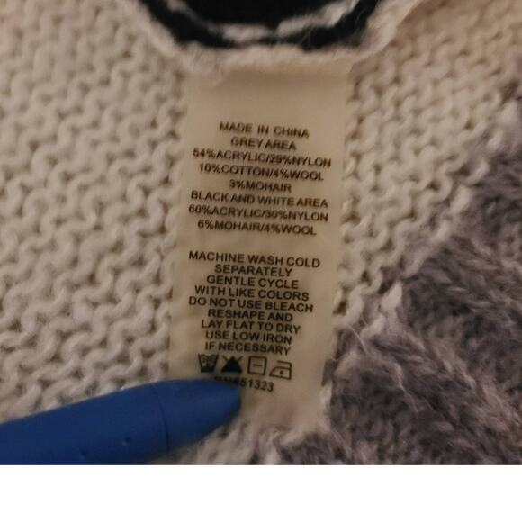 Two by Vince Camuto wool mohair blend sweater - medium - Picture 4 of 4